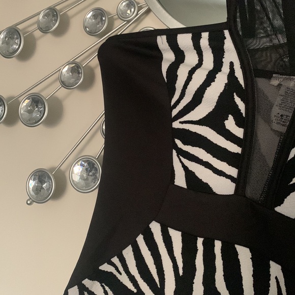 Zebra print, mesh top, mini Dress from Agaci. Size L - Picture 3 of 7